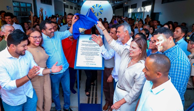 Governador Wanderlei Barbosa entrega reforma do Colégio Estadual Rachel de Queiroz no valor de mais de R$ 1,7 milhão - Foto: Márcio Vieira/Governo do Tocantins