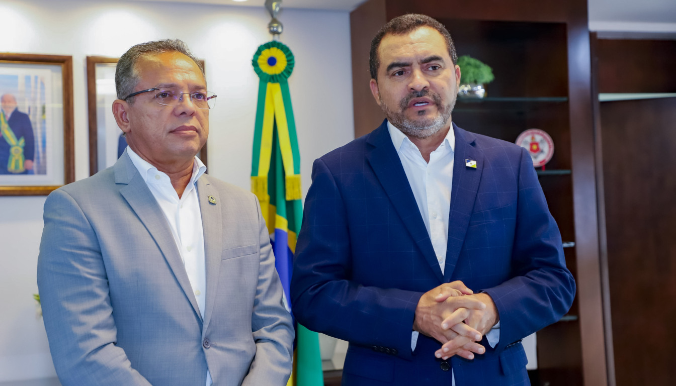 Decisão foi anunciada pelo chefe do executivo, durante uma reunião com o secretário de Estado da Fazenda do Tocantins, Donizeth Silva, no Palácio Araguaia Governador José Wilson Siqueira Campos, em Palmas - Foto: Esequias Araújo/Governo do Tocantins