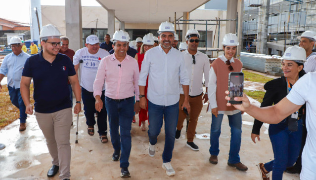  Governador Wanderlei Barbosa, acompanhado do secretário de Estado da Educação, Fábio Vaz, vistoriou o andamento da obra do Colégio Militar do Estado do Tocantins - Crédito: Esequias Araujo/Governo do Tocantins