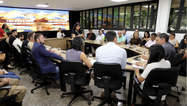 Representantes do Governo do Tocantins e lideranças do Jalapão participam de reunião para discutir os impactos da nova infraestrutura viária na região - Foto: Marcel de Paula/Governo do Tocantins