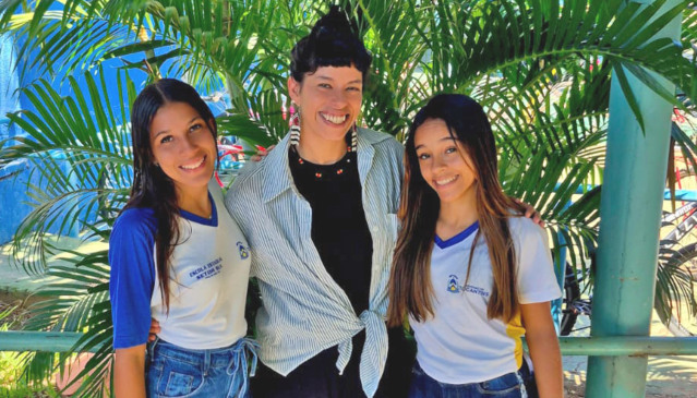 Professora Maíra e alunas felizes com o resultado alcançado - Foto: divulgação/Seduc/Governo do Tocantins