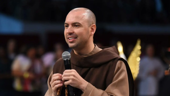 Após viralizar com missas na madrugada, Frei Gilson vem a evento no Tocantins