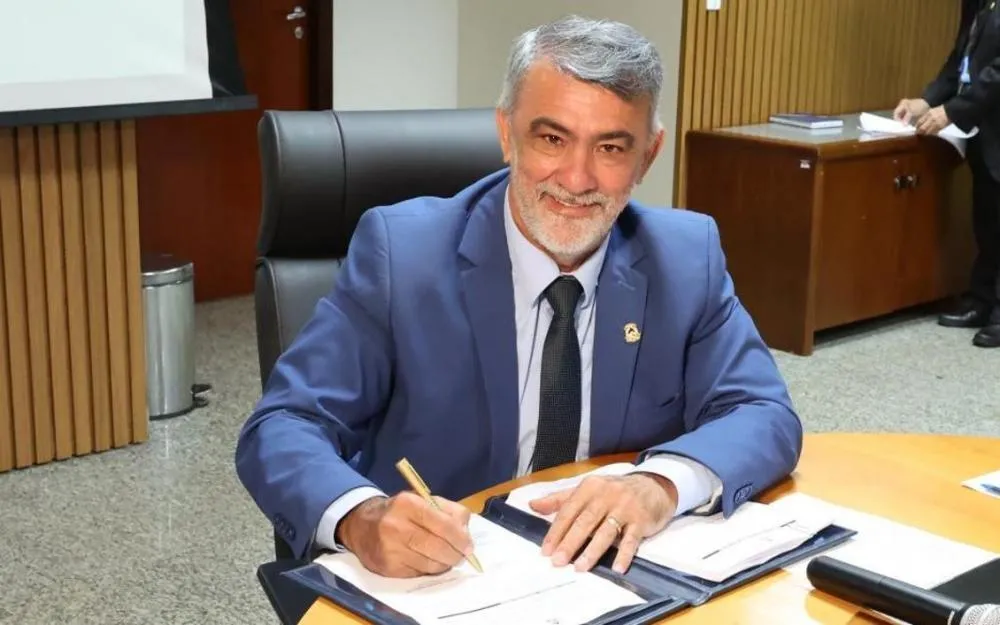 Gazeta Eleições: Amélio Cayres deixa mesmo o Republicanos e decide se filiar ao MDB de Guimarães na próxima terça, 31 Gazeta Eleições: Amélio Cayres deixa mesmo o Republicanos e decide se filiar ao MDB de Guimarães na próxima terça, 31