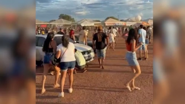 Momento que público correu dos tiros, em Gurupi — Foto: Reprodução/Instagram Gurupi Memes