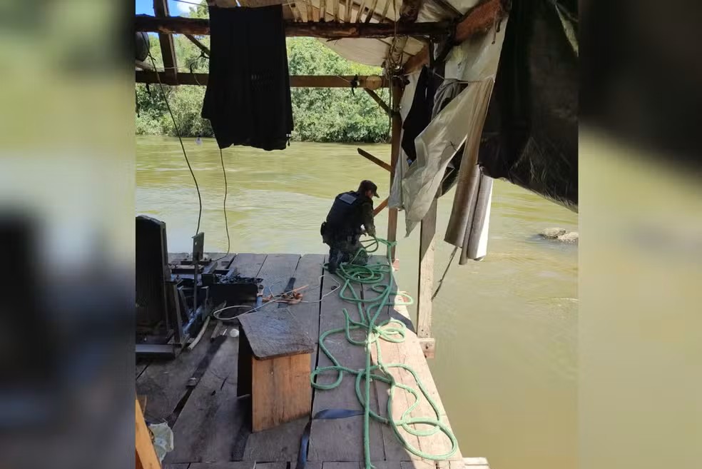 Polícia Militar destrói estruturas de garimpo ilegal em Almas — Foto: Divulgação/PMTO Polícia Militar destrói estruturas de garimpo ilegal em Almas — Foto: Divulgação/PMTO