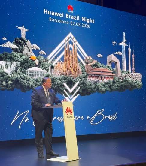 Vice-presidente do Senado, Eduardo Gomes articula parcerias internacionais para ampliar cobertura de internet no Tocantins durante congresso em Barcelona