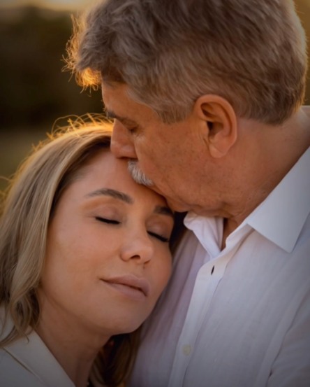 Vídeo com reencontro simbólico com pai João Ribeiro repercute e marca retorno de Luana à disputa por vaga na Assembleia