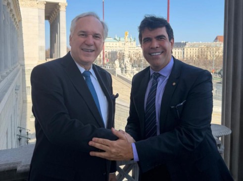 Ricardo Ayres representa a Câmara dos Deputados em missão internacional sobre tecnologia e mobilidade