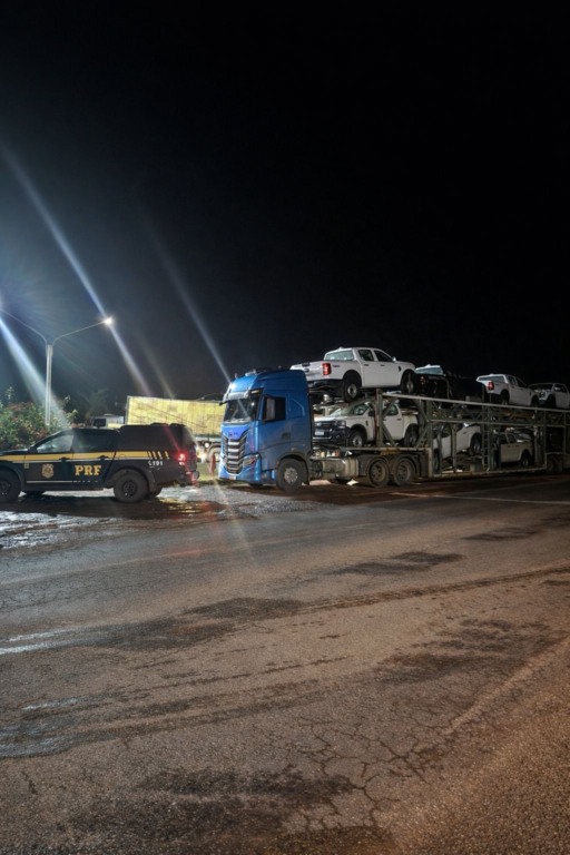 Caminhoneiro é preso após manobras perigosas e discussão na BR-153; VÍDEO