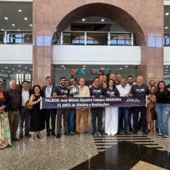 Com bolo, pioneiros comemoram os 35 anos do Pal&aacute;cio Araguaia com mem&oacute;rias de Siqueira