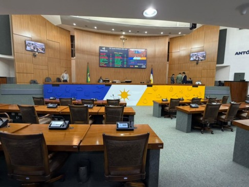 “Tá todo mundo na lista de todo mundo”: Deputados fazem conta, “examinam” nominatas e devem decidir só mais no fim do prazo sobre filiações