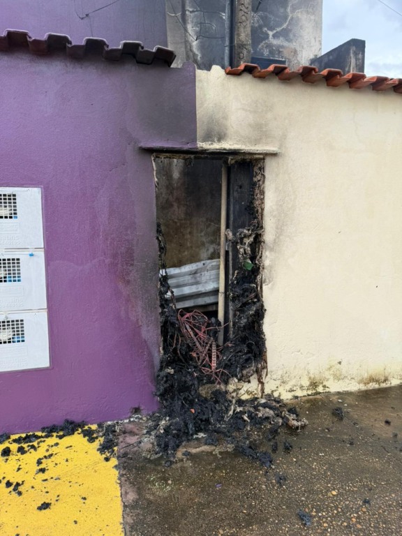 Incêndio atinge padrão de energia de açaíteria no sul de Palmas