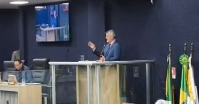 Amélio recebe homenagem na Câmara de Gurupi, fala sobre processos de impeachment e afirma: “é com as pessoas mais simples que quero discutir o projeto deste Estado”