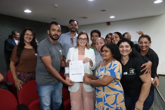 Deputada Claudia e conselheiros tutelares durante sessão na Aleto