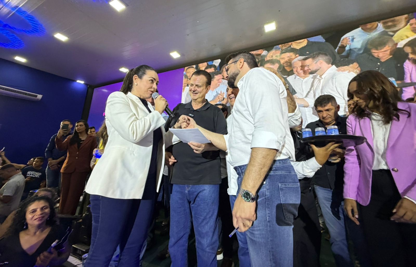 Evento PSD: Cinthia sinaliza filiação e diz que palavra virou artigo de luxo no TO: “Sou candidata a pedir voto para o meu governador Laurez”