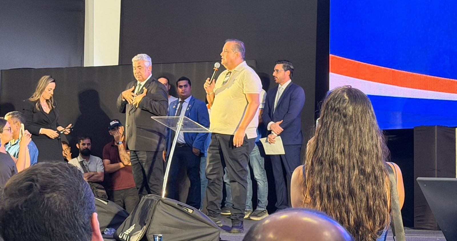 Eduardo Gomes reforça compromisso com pautas dos vereadores e ameniza “temperatura política” em evento: “não trabalho no correio e não tenho autorização para mandar carta nem recado”