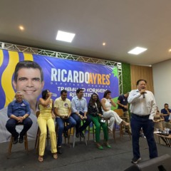 Na largada por reelei&ccedil;&atilde;o, Ayres re&uacute;ne 43 prefeitos, Wanderlei e Karynne; Gestor de Taguatinga alfineta advers&aacute;rios e manda recado ap&oacute;s evento: &ldquo;Vamos fazer barba, cabelo e bigode&rdquo;