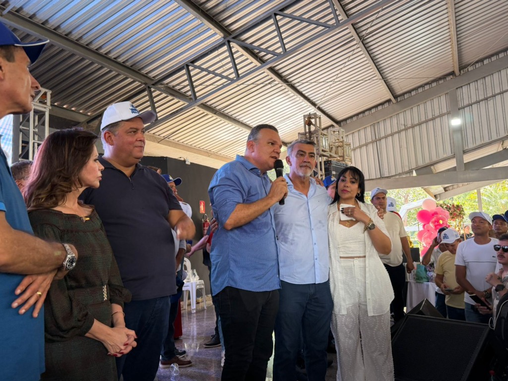 Respeito político dá o tom no aniversário de Janad que recebe Gomes, Gaguim e Dorinha, 4 estaduais e tem momento público de afago político e de gratidão dos Valcari com Amélio Respeito político dá o tom no aniversário de Janad que recebe Gomes, Gaguim e Dorinha, 4 estaduais e tem momento público de afago político e de gratidão dos Valcari com Amélio