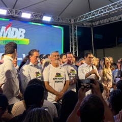 No palanque do grupo, Vicentinho Jr faz s&eacute;rie de alfinetadas a advers&aacute;rios, diz que Am&eacute;lio como vice &eacute; seguran&ccedil;a e afirma: &ldquo;Nossa maior obra ser&aacute; respeitar o ser humano&rdquo;