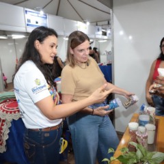 Com emenda e presen&ccedil;a ativa, Claudia Lelis fortalece feira e impulsiona pequenos neg&oacute;cios em Divin&oacute;polis