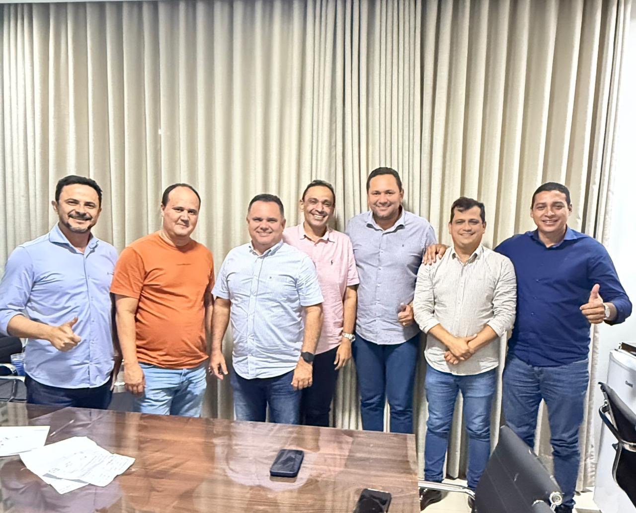 Em busca de “guarita partidária”, Pré-candidatos a estaduais se reúnem em Palmas para articular chapa sem parlamentares de mandato