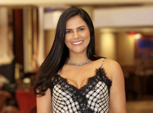 Primeira-dama do Tocantins presenteia embaixatriz no Paraguai com peça de capim dourado e destaca cultura tocantinense