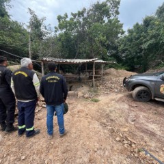 Equipes da PF e da ANM durante a&ccedil;&atilde;o de combate ao garimpo ilegal em Natividade - Foto: Pol&iacute;cia Federal do Tocantins