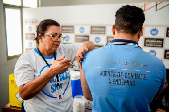 Araguaína vacina profissionais da linha de frente e reforça estratégias  de combate à dengue