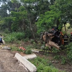 Acidente aconteceu no trecho da BR-153 em Colinas do Tocantins &mdash; Foto: Bombeiros/Divulga&ccedil;&atilde;o