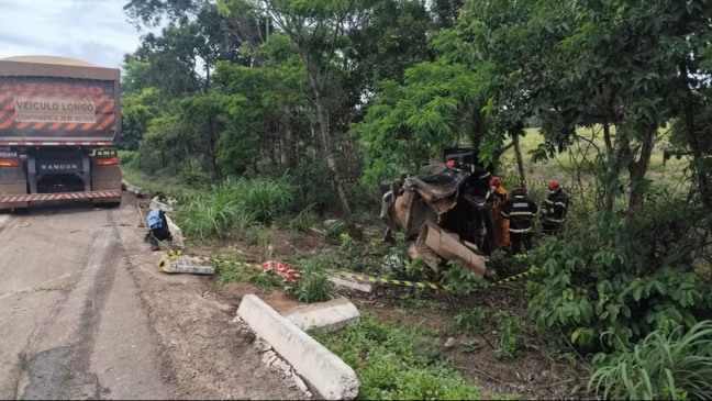 Acidente aconteceu no trecho da BR-153 em Colinas do Tocantins — Foto: Bombeiros/Divulgação
