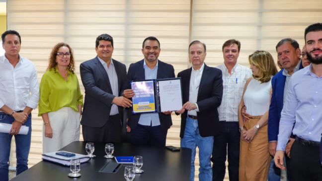 Governador Wanderlei Barbosa assina contrato com o Hospital de Amor para ampliar tratamento oncológico em Palmas, com início em até 60 dias - Foto: Aldemar Ribeiro/Governo do Tocantins