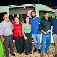 L&eacute;o Barbosa entrega van para a sa&uacute;de de Itacaj&aacute; e refor&ccedil;a transporte di&aacute;rio de pacientes