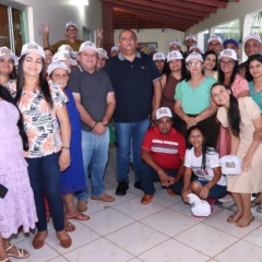 Senador Eduardo Gomes anuncia reforma de gin&aacute;sio, trator, casa de farinha m&oacute;vel e recursos para sa&uacute;de em Brasil&acirc;ndia