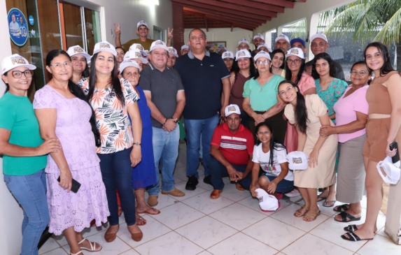 Senador Eduardo Gomes anuncia reforma de ginásio, trator, casa de farinha móvel e recursos para saúde em Brasilândia