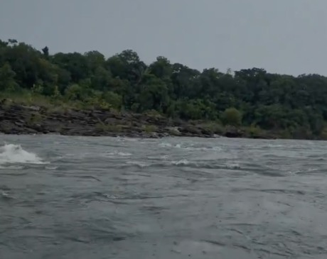 Vídeo mostra travessia de moto aquática no Funil, trecho perigoso do Rio Tocantins marcado por redemoinhos e tragédias