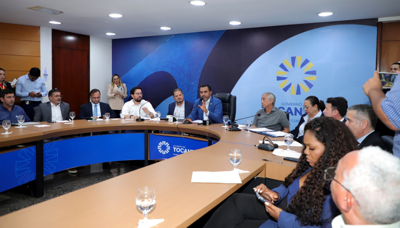 Governador Wanderlei Barbosa concede coletiva no Palácio Araguaia, acompanhado de secretários e equipe técnica, para esclarecer impactos de medidas da Aleto - Foto: Esequias Araujo/Governo do Tocantins 