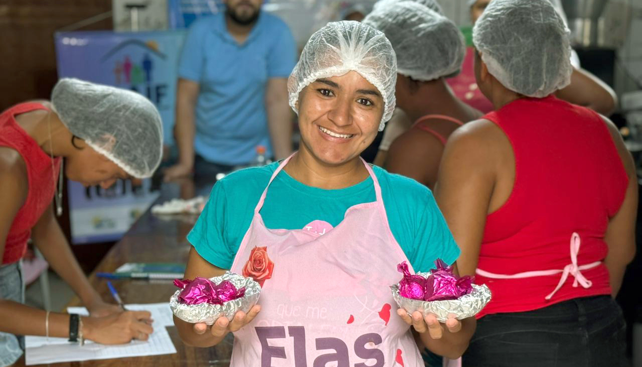 Empreendedora Fernanda Pedrosa participa do projeto Mãos que Criam, que integra capacitação e acesso ao crédito, incentivando o empreendedorismo e a geração de renda - Foto: Luciano Dourado/Governo do Tocantins
