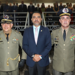 Comandante-geral, coronel QOPM Cl&aacute;udio Thomaz Co&ecirc;lho de Souza, com o governador Wanderlei Barbosa, e o coronel QOPM M&aacute;rcio Ant&ocirc;nio Barbosa de Mendon&ccedil;a - Foto: Ademir dos Anjos/Governo do Tocantins