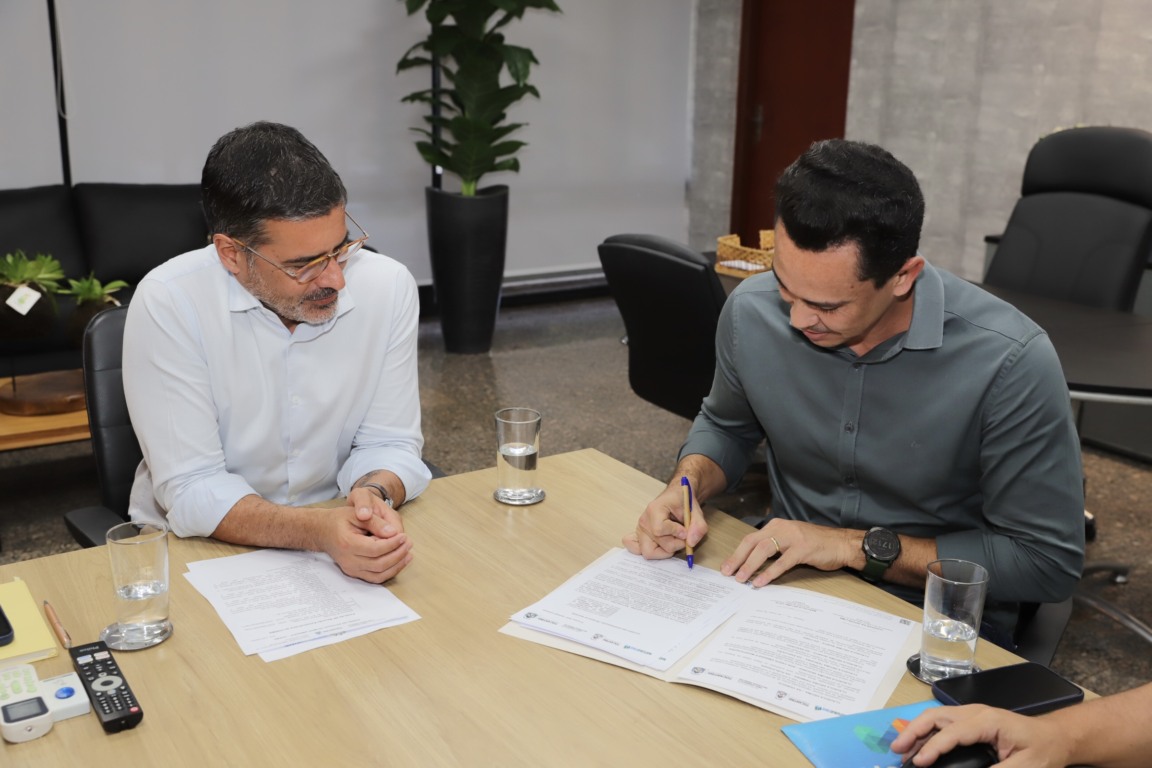 Acordo foi firmado pelo secretário da Semarh, Marcello Lelis, e pelo presidente do Naturatins, Cledson da Rocha Lima - Foto: Marcel de Paula/Governo do Tocantins Acordo foi firmado pelo secretário da Semarh, Marcello Lelis, e pelo presidente do Naturatins, Cledson da Rocha Lima - Foto: Marcel de Paula/Governo do Tocantins