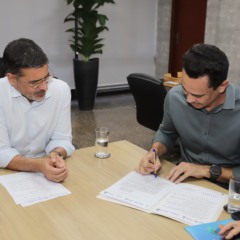 Acordo foi firmado pelo secret&aacute;rio da Semarh, Marcello Lelis, e pelo presidente do Naturatins, Cledson da Rocha Lima - Foto: Marcel de Paula/Governo do Tocantins