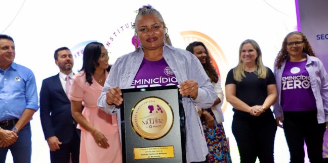 Representando uma das instituições reconhecidas, a presidente do Instituto Coletivo Mulheres em Movimento, Domingas da Conceição Ferreira de Oliveira, ressaltou o impacto das ações desenvolvidas - Foto: Ademir dos Anjos/Governo do Tocantins