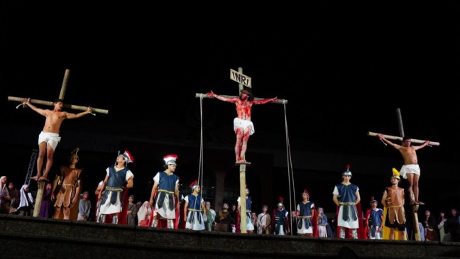 Elenco emociona público durante encenação da Paixão de Cristo na Praça dos Girassóis, em Palmas, reunindo fé, arte e cultura - Foto: Paulo Gualberto/Governo do Tocantins