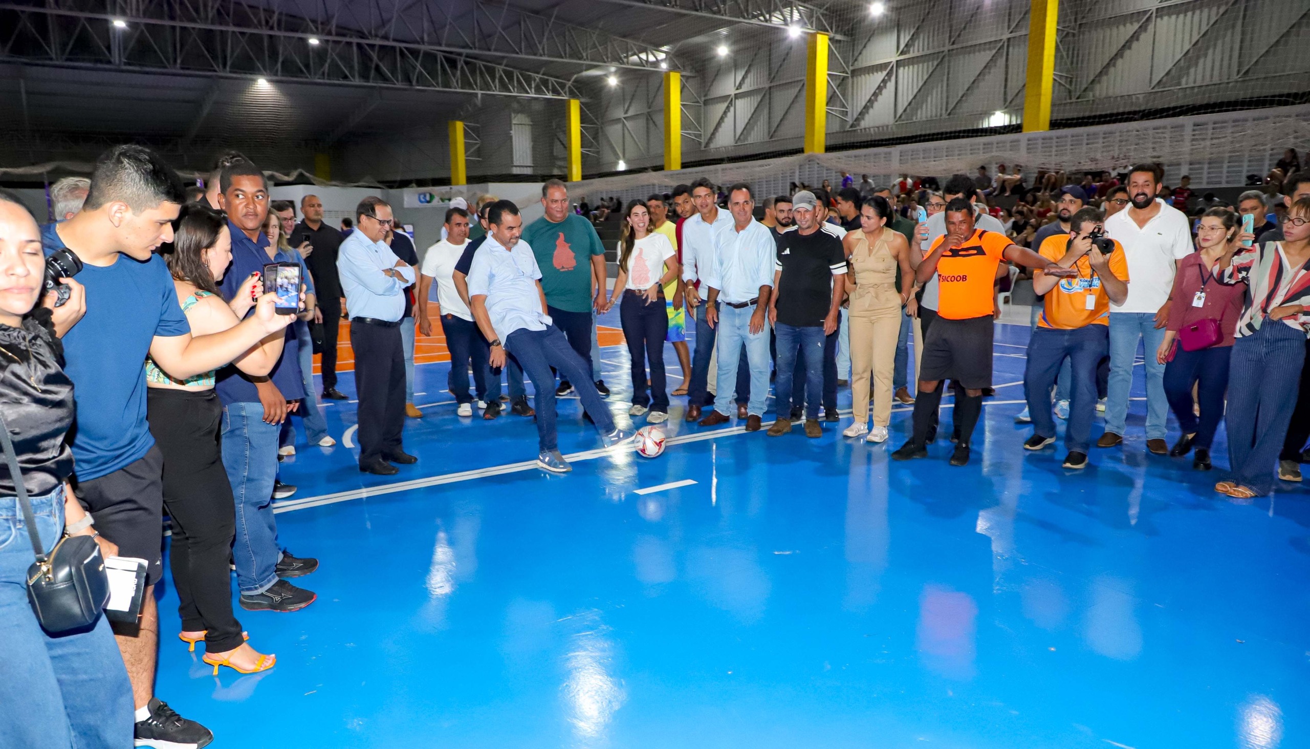 Nos 56 anos de Guaraí, governador Wanderlei entrega ginásio poliesportivo e reforça segurança no trânsito