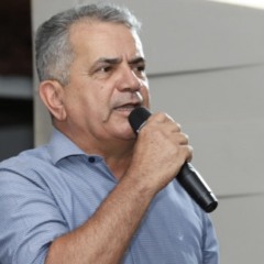 No palanque de Vicentinho, prefeito Fontoura escolhe Eduardo Gomes e Guimar&atilde;es para as duas vagas ao Senado&nbsp;