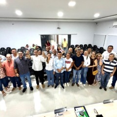 PR&Eacute;-CAMPANHA: Em giro pela regi&atilde;o sul, Vicentinho Jr recebe apoio da prefeita de Alvorada, que &eacute; do UB, e de l&iacute;deres de outras cidades&nbsp;