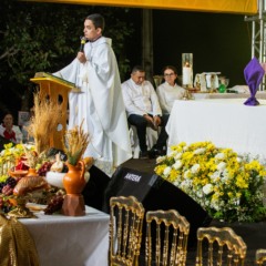 Abertura do Tr&iacute;duo Pascal re&uacute;ne centenas de fi&eacute;is na Serra do Estrondo, em Para&iacute;so