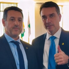 Pr&eacute;-candidato &agrave; presid&ecirc;ncia, Fl&aacute;vio Bolsonaro sinaliza vinda ao Tocantins em encontro com aliado tocantinense
