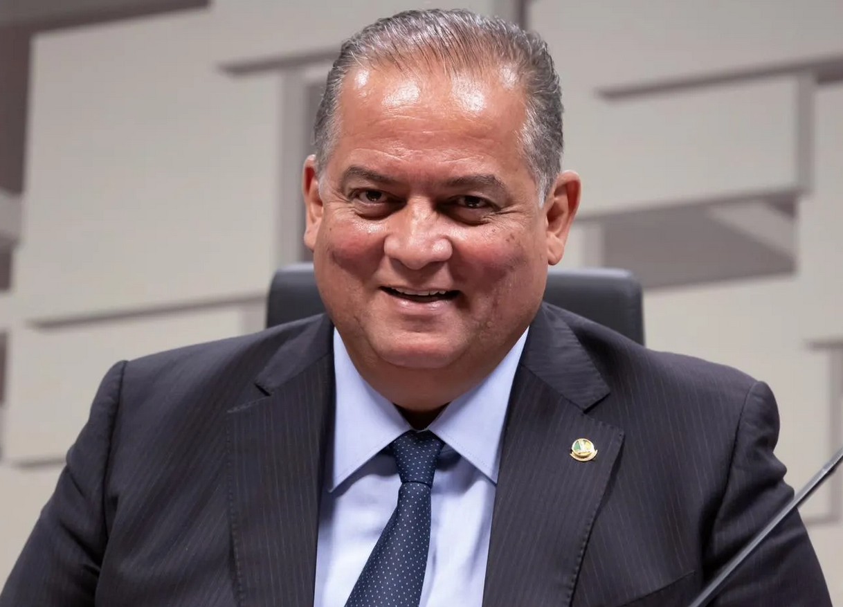 Flávio Bolsonaro parabeniza Eduardo Gomes; Presidente Davi Alcolumbre destaca: “atuação firme fundamental para o Senado”