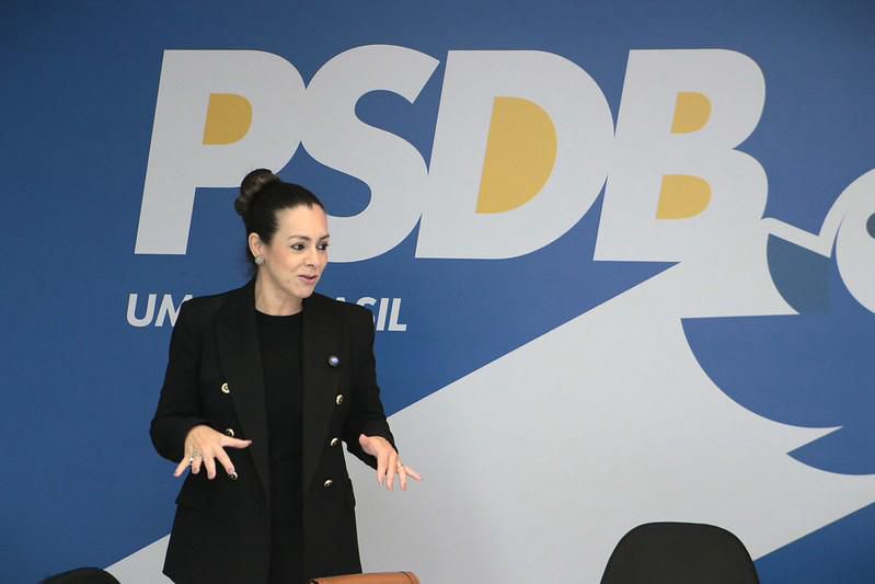 Cinthia Ribeiro Cinthia Ribeiro