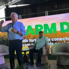 A produtores em Gurupi, Caiado vai pra cima de Lula, diz que &eacute; preciso ter &ldquo;estatura moral&rdquo; para governar e promete &ldquo;colocar asa no Brasil&rdquo;